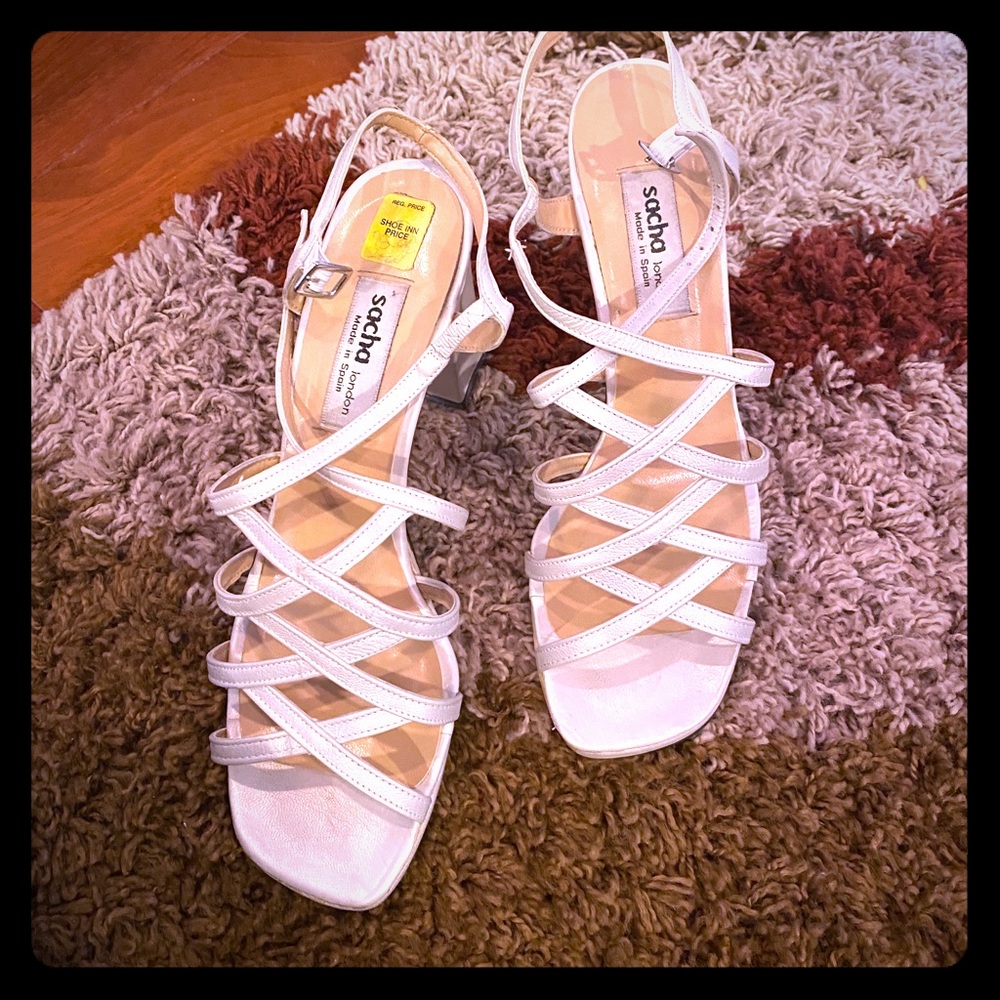 Beautiful cream/light beige shoe a 2.5 in heel